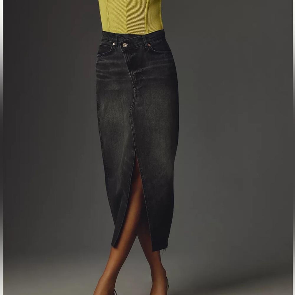 Reformation Nila Denim Skirt in black, sz 25